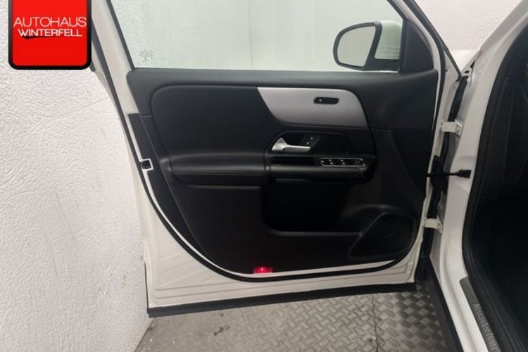Mercedes-Benz GLB 220 GLB 220 d 7SITZ+DIGITAL+KAMERA+CARPLAY+AUGMENTED