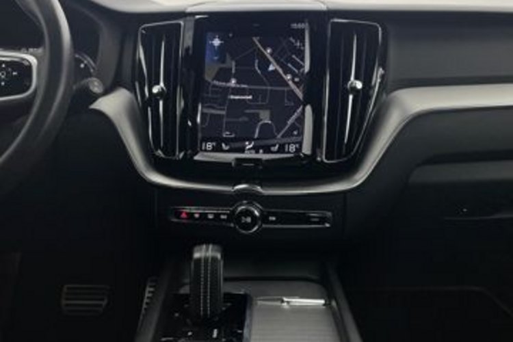 Volvo XC60 XC60 B5 D R-DESIGN AWD PANO+B&amp;W+360+HUD+STANDHZG