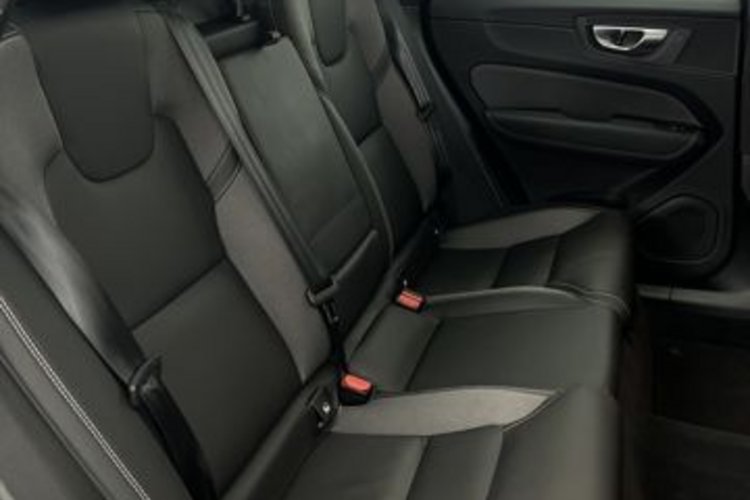 Volvo XC60 XC60 B5 AWD PLUS DARK PANO+GOOGLE+MEMO+KRISTALL+