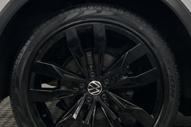 Volkswagen Tiguan Tiguan 2.0 TDI 4M R-LINE BLACK PANO+AHK+STANDH+