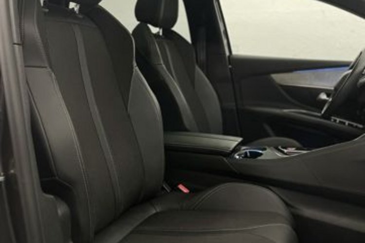 Peugeot 5008 5008 Hybrid 136 e-DSC GT BLACK TONE 7SITZ+PANO+