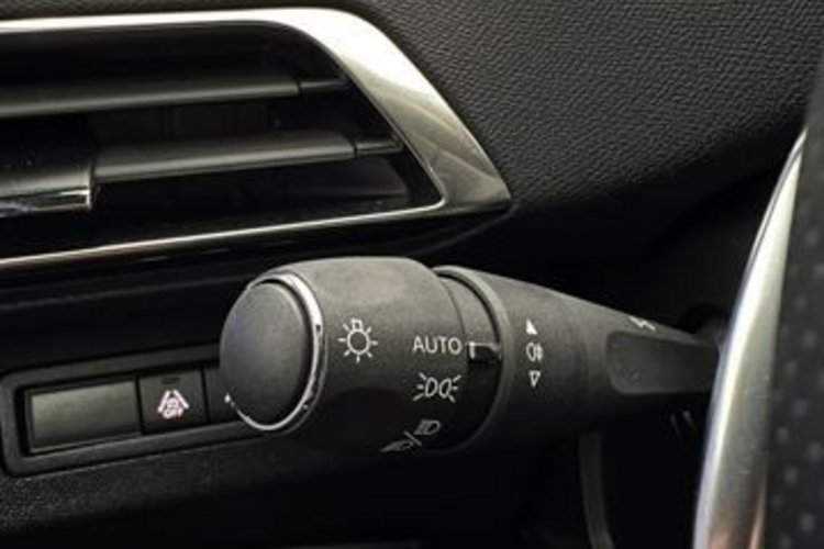 Peugeot 5008 5008 Hybrid 136 e-DSC GT BLACK TONE 7SITZ+PANO+