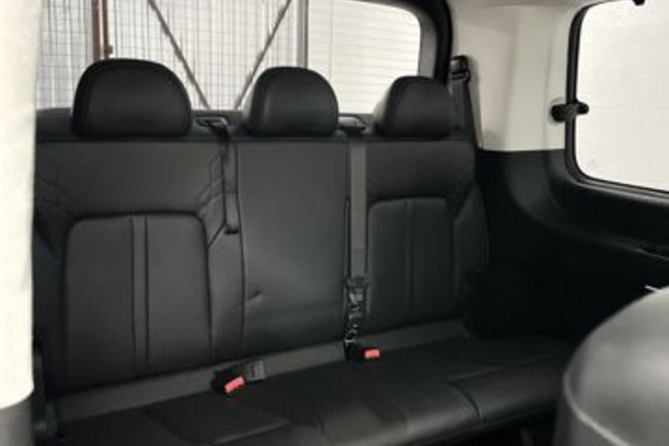 Hyundai STARIA STARIA 2.2 CRDi SIGNATURE AWD 7SITZ+PANO+ACC+