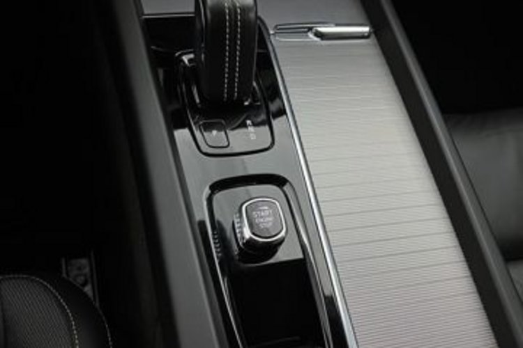 Volvo XC60 XC60 B5 B AWD R-DESIGN HUD+AHK+MEMORY+GOOGLE+LED