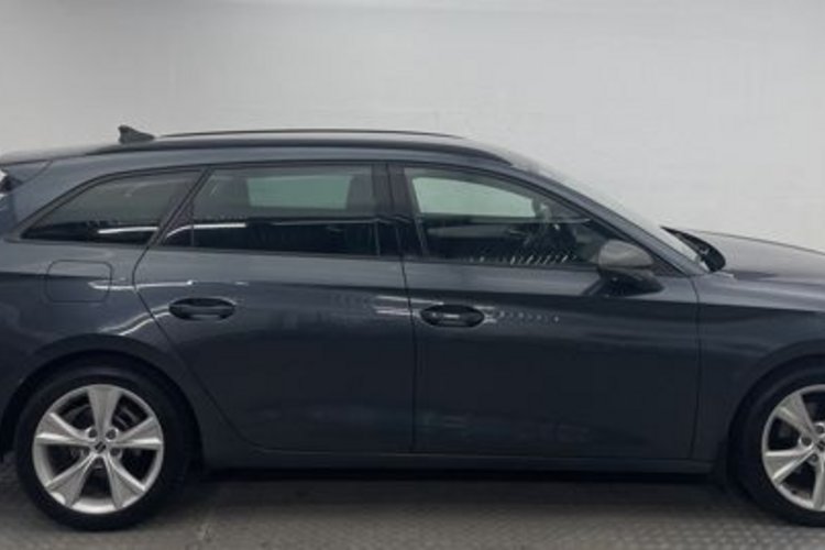 Seat Leon Leon Sportstourer 1.5 eTSI FR STANDHZG+AHK+ACC+