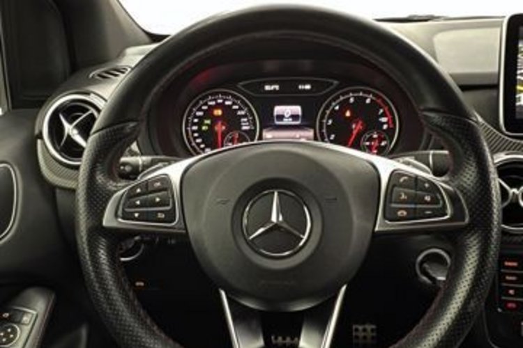 Mercedes-Benz B 180 B 180 AMG LINE LED+PDC+TOTWINKEL+NAVIGATION+