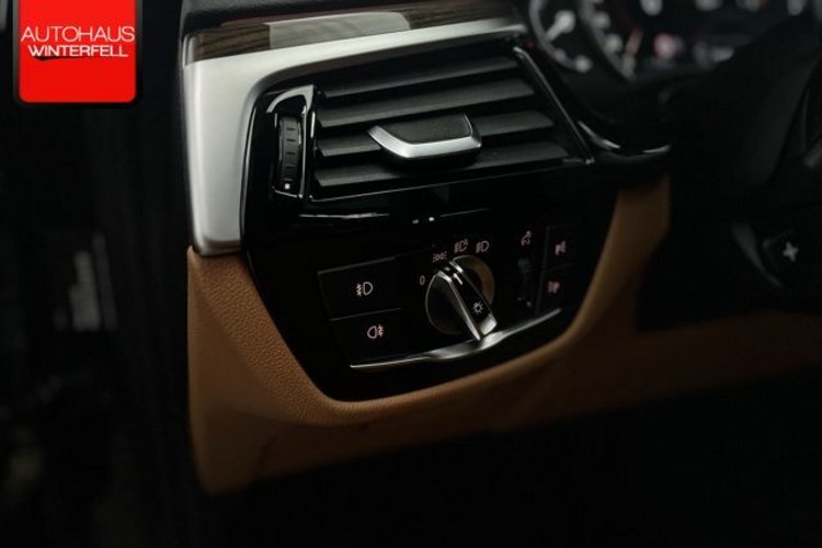 BMW 520 520 d xDrive Sport Line PANO+AHK+STANDHEIZUNG+