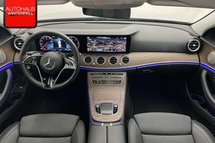 Mercedes-Benz E 400 E 400 d T 4M AVANTGARDE PANO+AHK+KEYLESS+DISTRO+