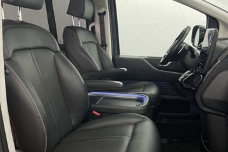 Hyundai STARIA STARIA 2.2 CRDi SIGNATURE AWD 7SITZ+PANO+ACC+
