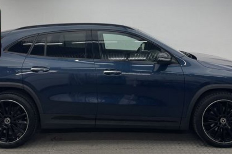 Mercedes-Benz GLA 220 GLA 220 d AMG NIGHT CARBON 20Z+KAMERA+KEYLESS+
