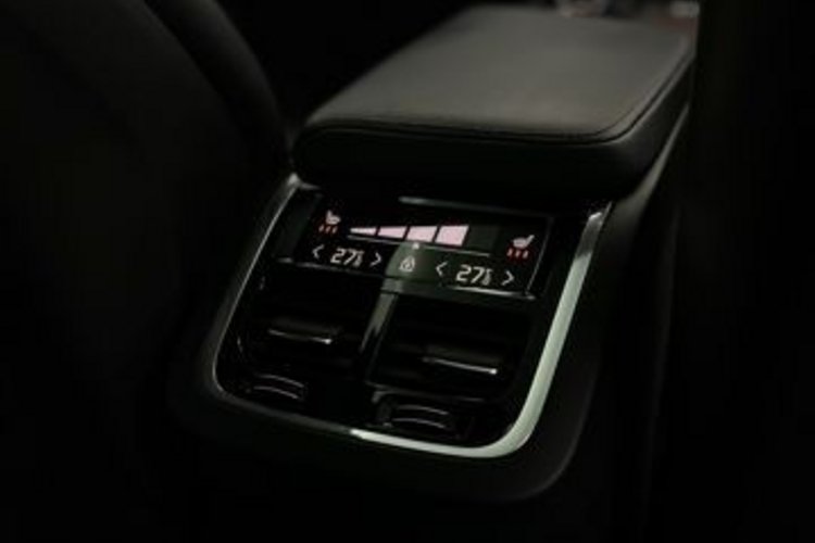 Volvo XC60 XC60 B4 D AWD Ultimate Bright PANO+AHK+B&amp;W+LUFT+