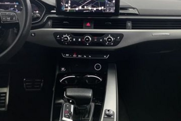 Audi A4 A4 Avant 45 TFSI qu S line edition one PANO+AHK+