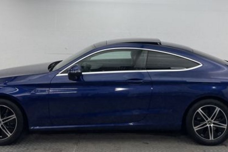 Mercedes-Benz C 300 C 300 Coupe 4M DESIGNO AMG-LENKRAD+PANO+AHK+