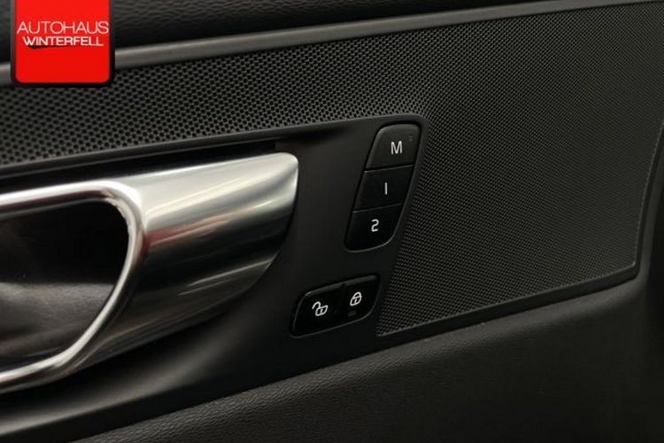 Volvo XC60 XC60 B4 D AWD R-DESIGN PANO+MEMORY+VOLL-LED+KAM