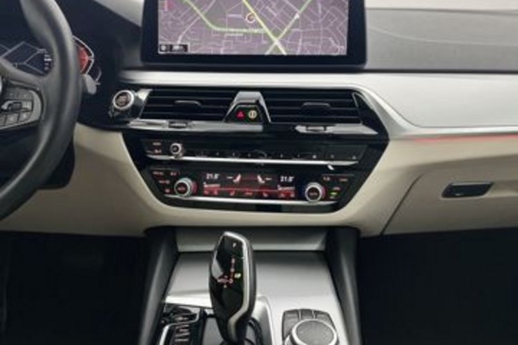 BMW 530 530 d xDrive Touring INDIVIDUAL+PANO+AHK+MEMO+