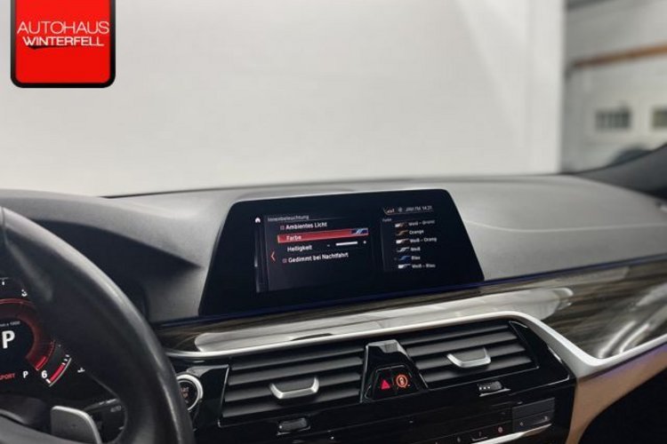 BMW 520 520 d xDrive Sport Line PANO+AHK+STANDHEIZUNG+