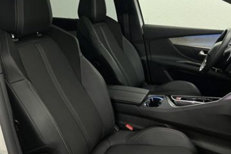 Peugeot 5008 5008 Hybrid 136 e-DSC GT BLACK TONE 7SITZ+PANO+
