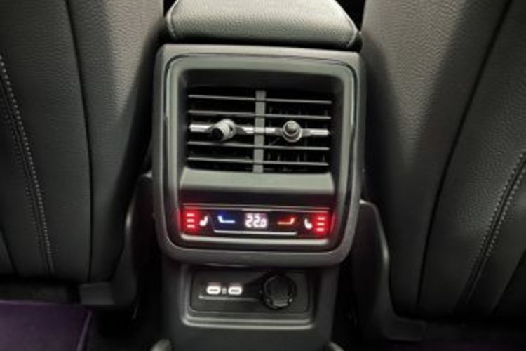 Skoda Kodiaq Kodiaq 2.0 4x4 Selection 7SITZ+PANO+AHK+360+HUD+