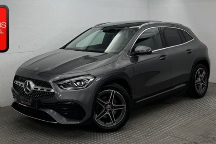 Mercedes-Benz GLA 200 GLA 200 d AMG CARBON PANO+AHK+KAMERA+LED+CARPLAY