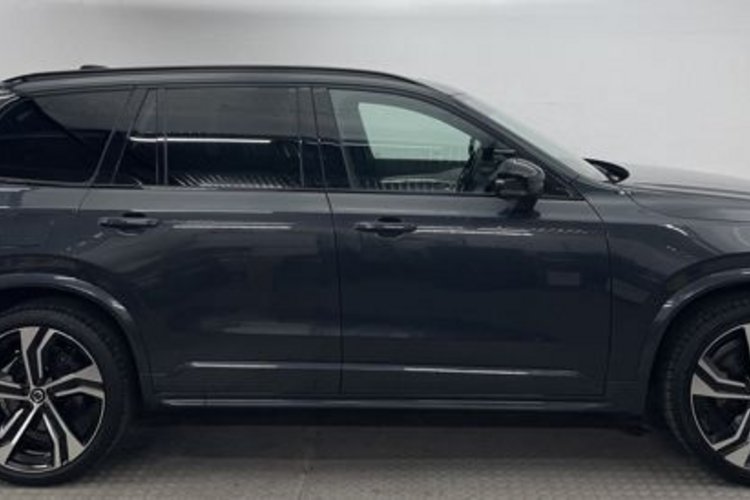 Volvo XC90 XC90 B5 AWD R-DESIGN 7SITZ+PANO+AHK+22Z+360+MEMO