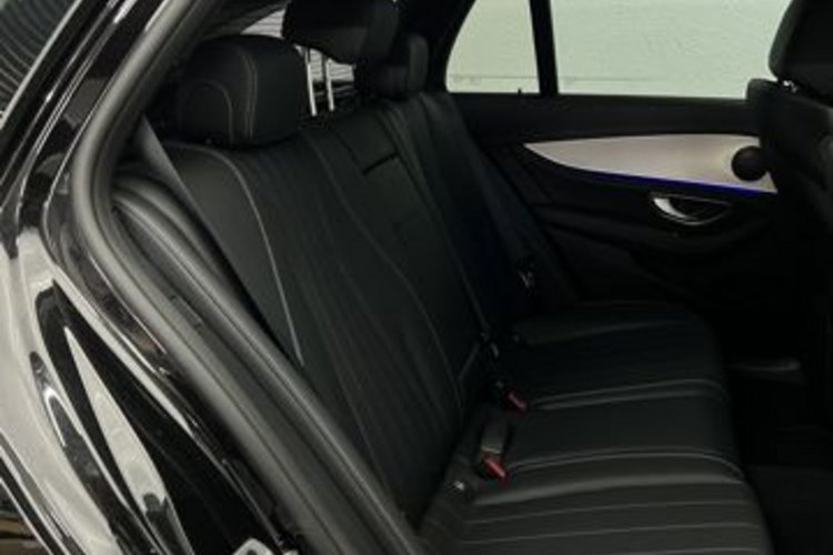 Mercedes-Benz E 300 E 300 d 4M T EXCLUSIVE KAMERA+LED+NAVI+CARPLAY+