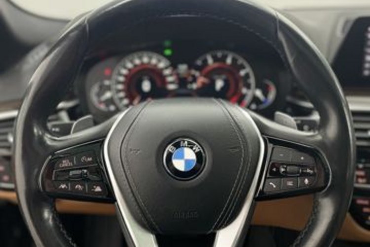 BMW 520 520 d xDrive Sport Line PANO+AHK+STANDHEIZUNG+