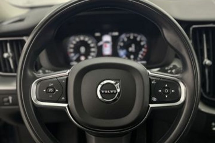 Volvo XC60 XC60 B4 B PRO PANO+AHK+360+MEMO+STANDHEIZUNG+LED