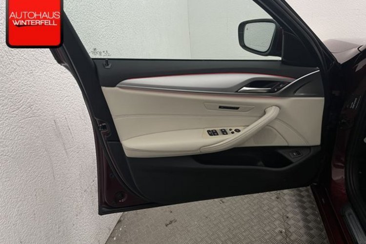 BMW 530 530 d xDrive Touring INDIVIDUAL+PANO+AHK+MEMO+