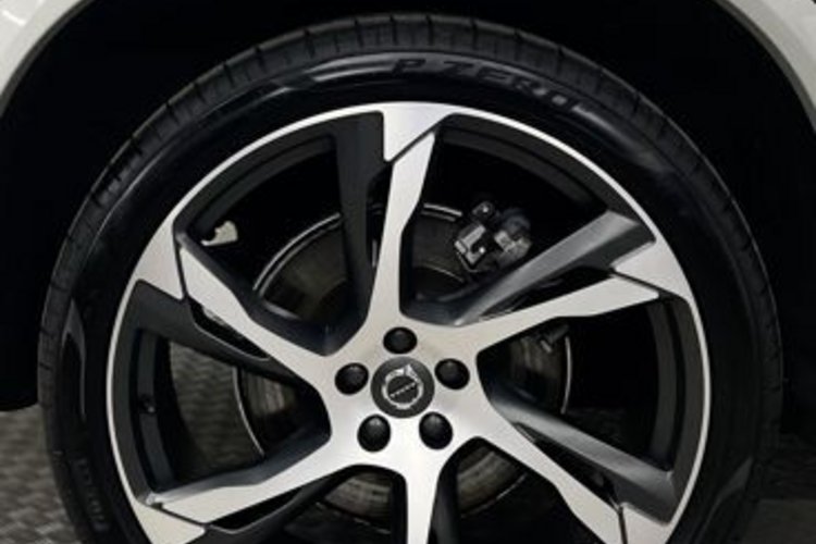 Volvo XC90 XC90 T8 R-DESIGN RECH AWD 7SITZ+PANO+AHK+STANDH+