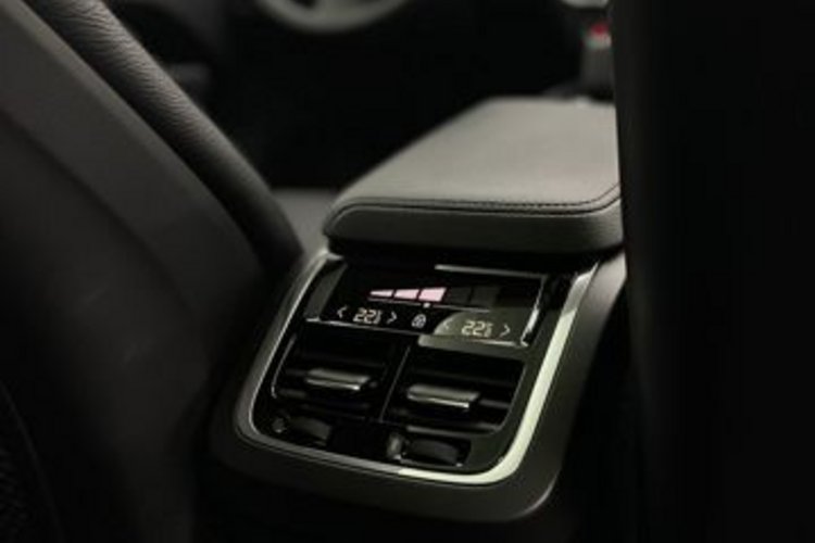 Volvo XC60 XC60 B4 D AWD PRO PANO+AHK+H&amp;K+VOLL-LED+KAMERA+