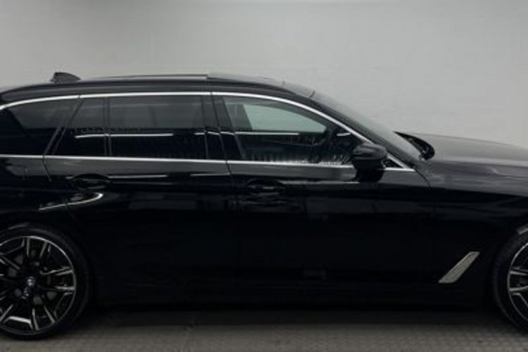 BMW 520 520 d xDrive Luxury Line INDIVIDUAL+PANO+B&amp;W+HUD
