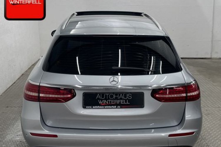 Mercedes-Benz E 400 E 400 d T 4M AVANTGARDE PANO+AHK+KEYLESS+DISTRO+