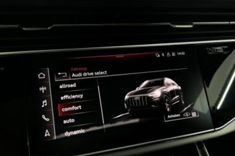 Audi Q8 Q8 55 TFSI qu S line PANO+AHK+STANDHZG+AIR-SPORT