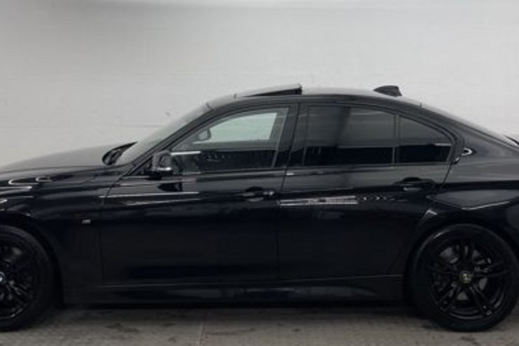 BMW 330 330 d M SPORT GSD+ADAP-LED+AHK+MEMO+HUD+KEYLESS+