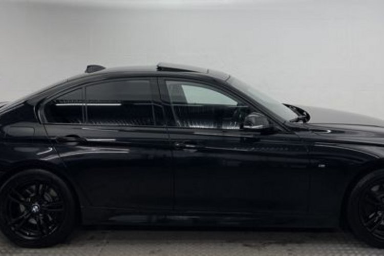BMW 330 330 d M SPORT GSD+ADAP-LED+AHK+MEMO+HUD+KEYLESS+