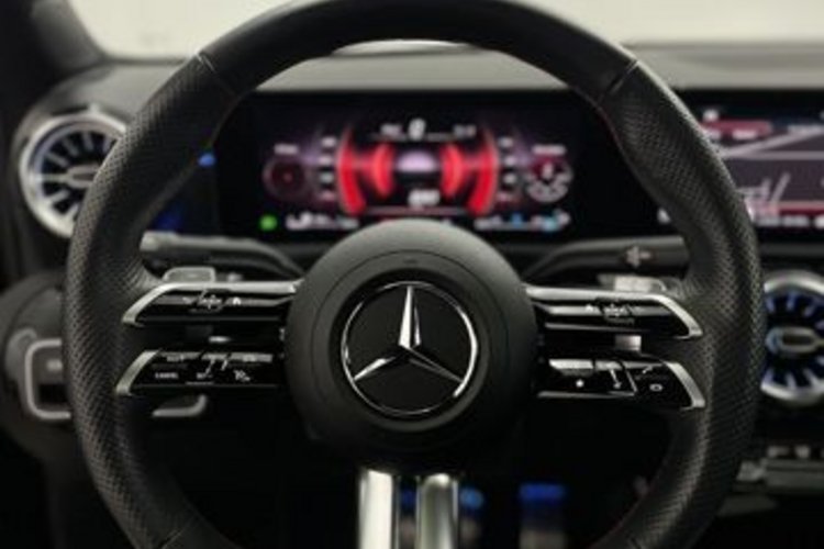 Mercedes-Benz A 200 A 200 d Limousine AMG NIGHT PANO+MEMO+KEYLESS+