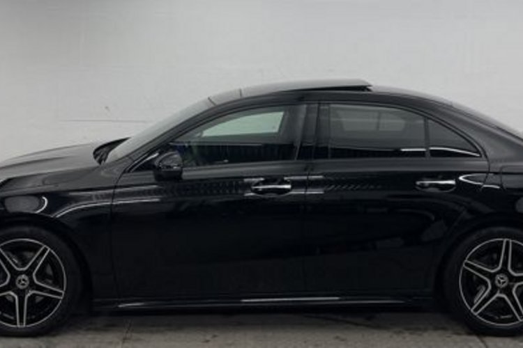 Mercedes-Benz A 200 A 200 d Limousine AMG NIGHT PANO+MEMO+KEYLESS+