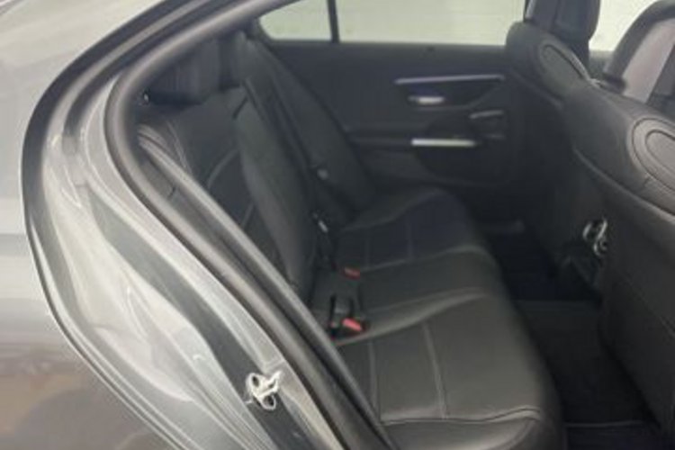 Mercedes-Benz C 200 C 200 4M AMG NIGHT PANO+MASSAGE+KEYLESS+STANDHZG