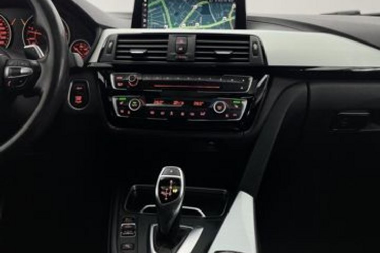 BMW 330 330 d M SPORT GSD+ADAP-LED+AHK+MEMO+HUD+KEYLESS+
