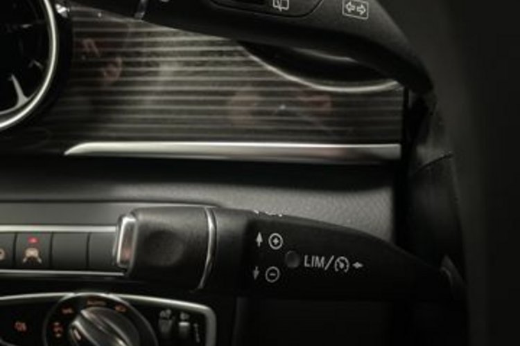 Mercedes-Benz V 220 V 220 d LANG 4M DESIGN 7SITZ+AHK+LUGANO+KAMERA+
