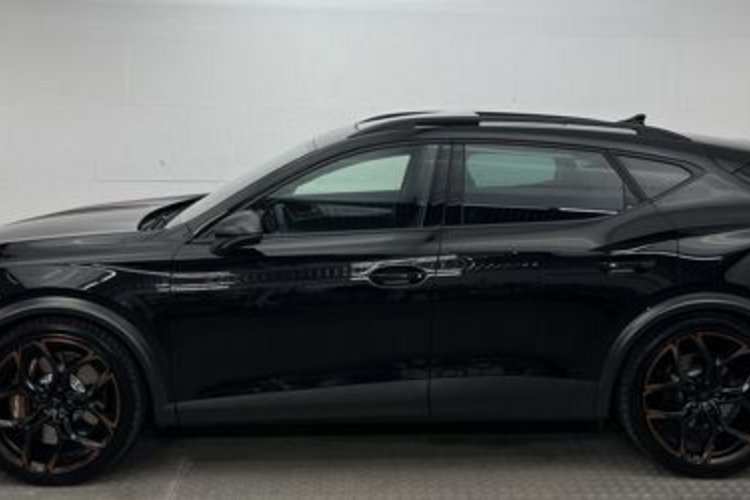 Cupra Formentor Formentor VZ5 2.5 TSI 4D CARBON PANO+MEMO+360+