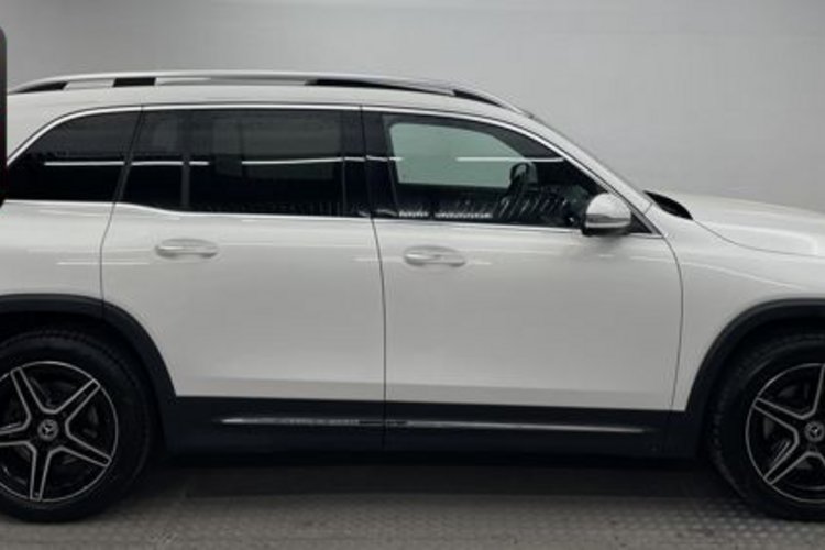 Mercedes-Benz GLB 200 GLB 200 d AMG LINE 7SITZ+PANO+DIGITAL+KAMERA+LED