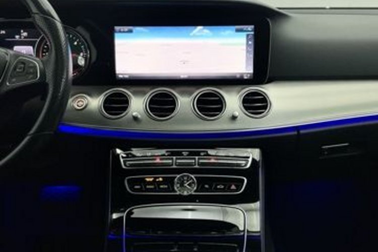 Mercedes-Benz E 220 E 220 d EXCLUSIVE SCHIEBEDACH+360+AHK+LED+3ZONEN