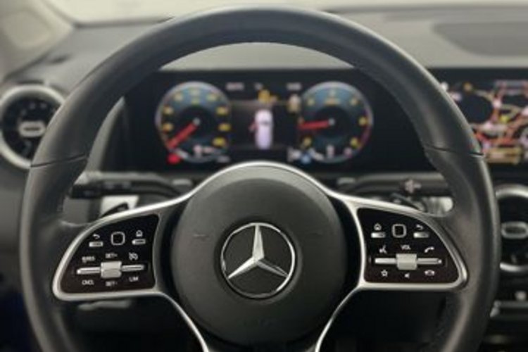 Mercedes-Benz GLB 180 GLB 180 d PROGRESSIVE NIGHT 7SITZER+DIGITAL+MBUX