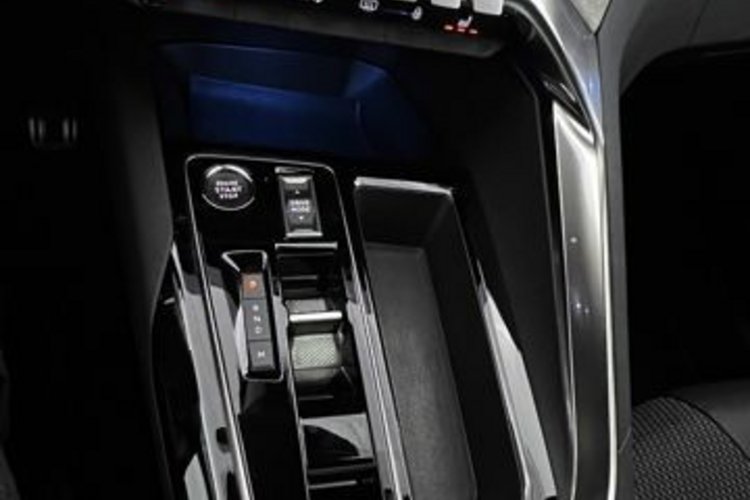 Peugeot 5008 5008 Hybrid 136 e-DSC GT BLACK TONE 7SITZ+PANO+