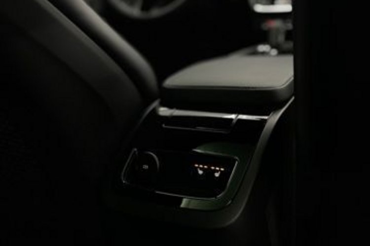 Volvo V90 V90 T8 R-DESIGN RECH AWD PANO+AHK+B&amp;W+STANDHZG+