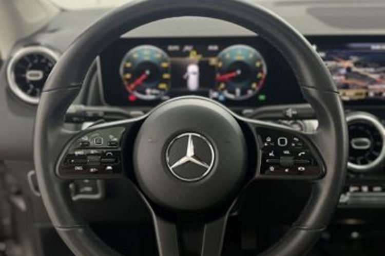 Mercedes-Benz GLB 200 GLB 200 7SITZ+PANO+AHK+MEMO+KAMERA+DISTRONIC+