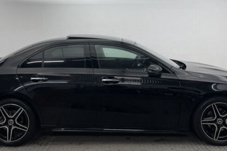 Mercedes-Benz A 200 A 200 d Limousine AMG NIGHT PANO+MEMO+KEYLESS+