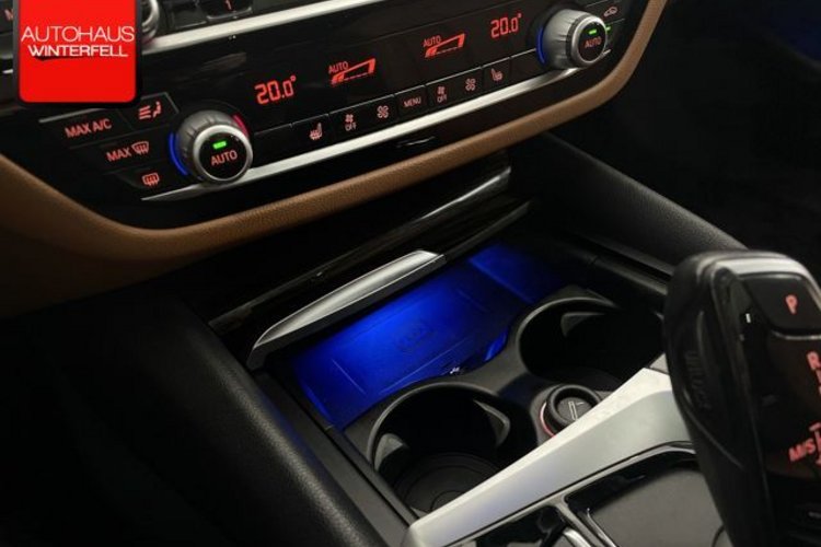 BMW 520 520 d xDrive Sport Line PANO+AHK+STANDHEIZUNG+