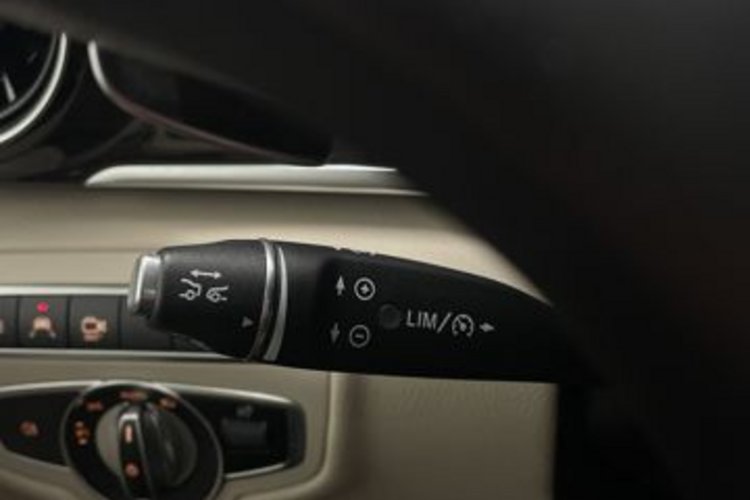 Mercedes-Benz V 300 V 300 d 4M LANG AMG NIGHT 7SITZ+PANO+AHK+STANDH+